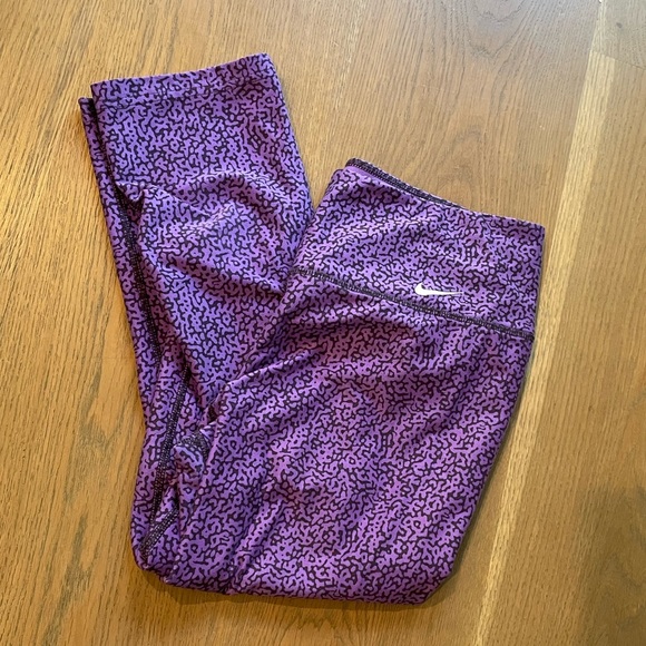 SOLD! Nike Dri Fit Capri Leggings - Picture 1 of 6